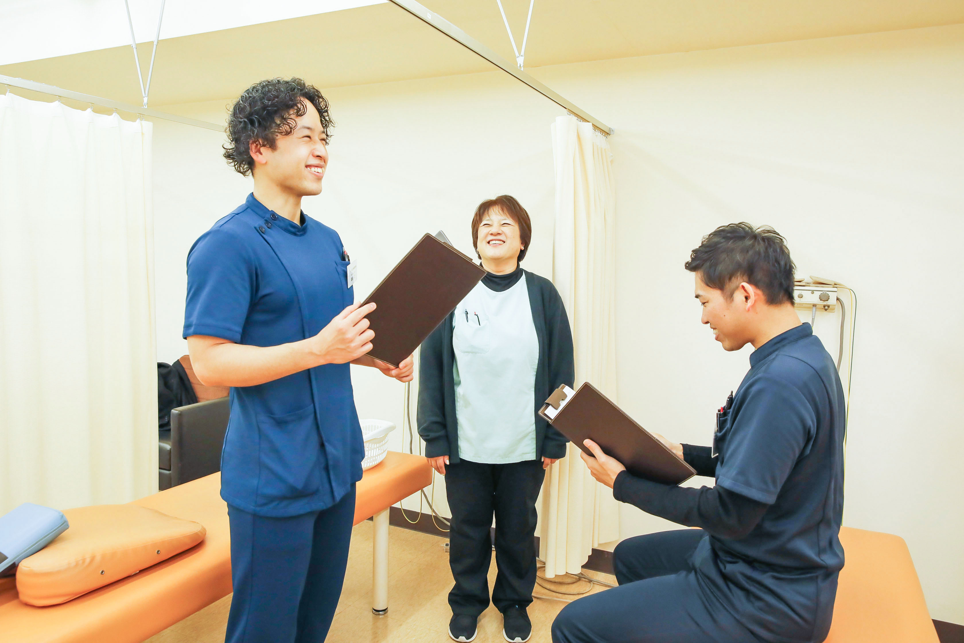 人が集まっている写真