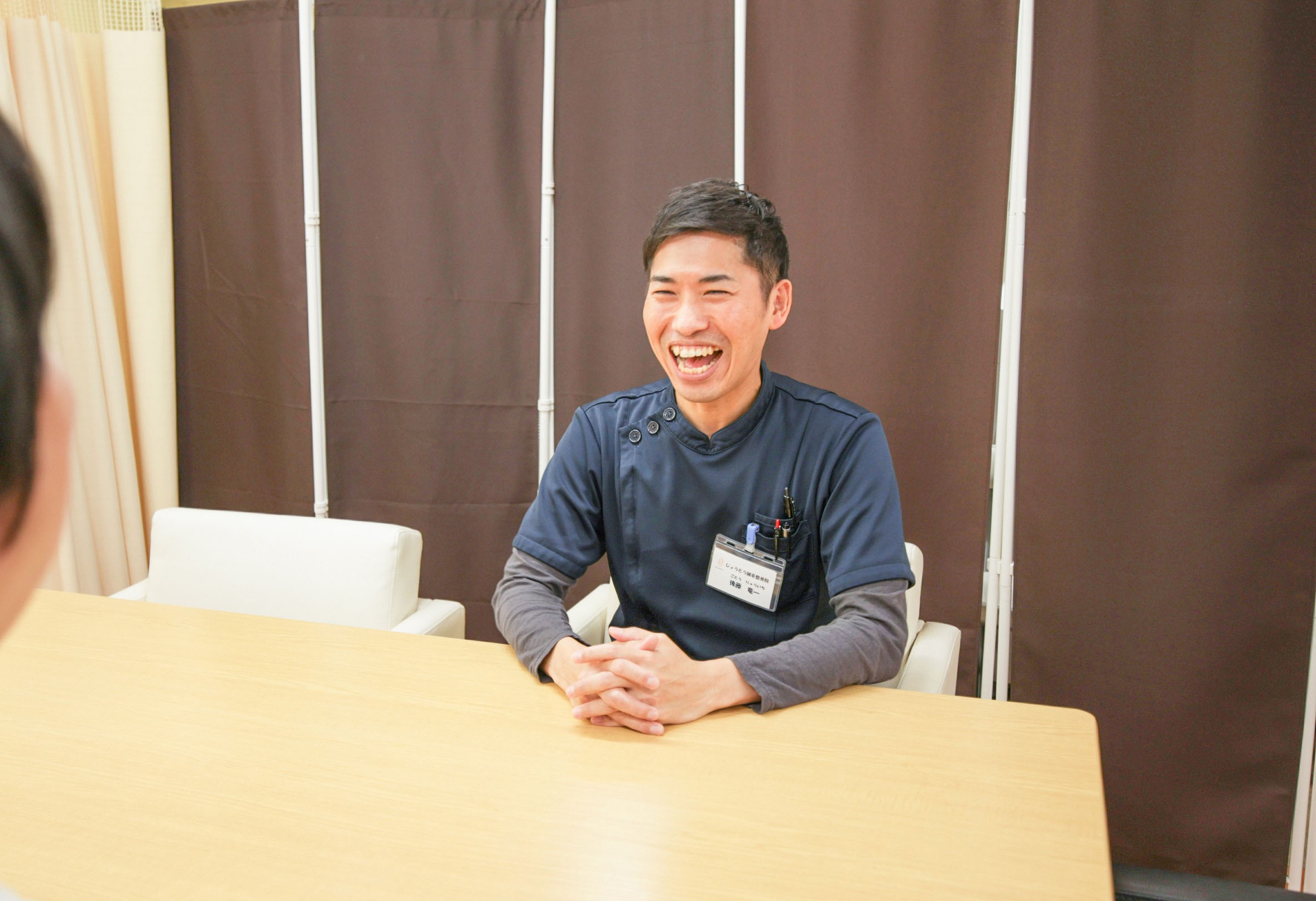 笑顔で話す後藤さん