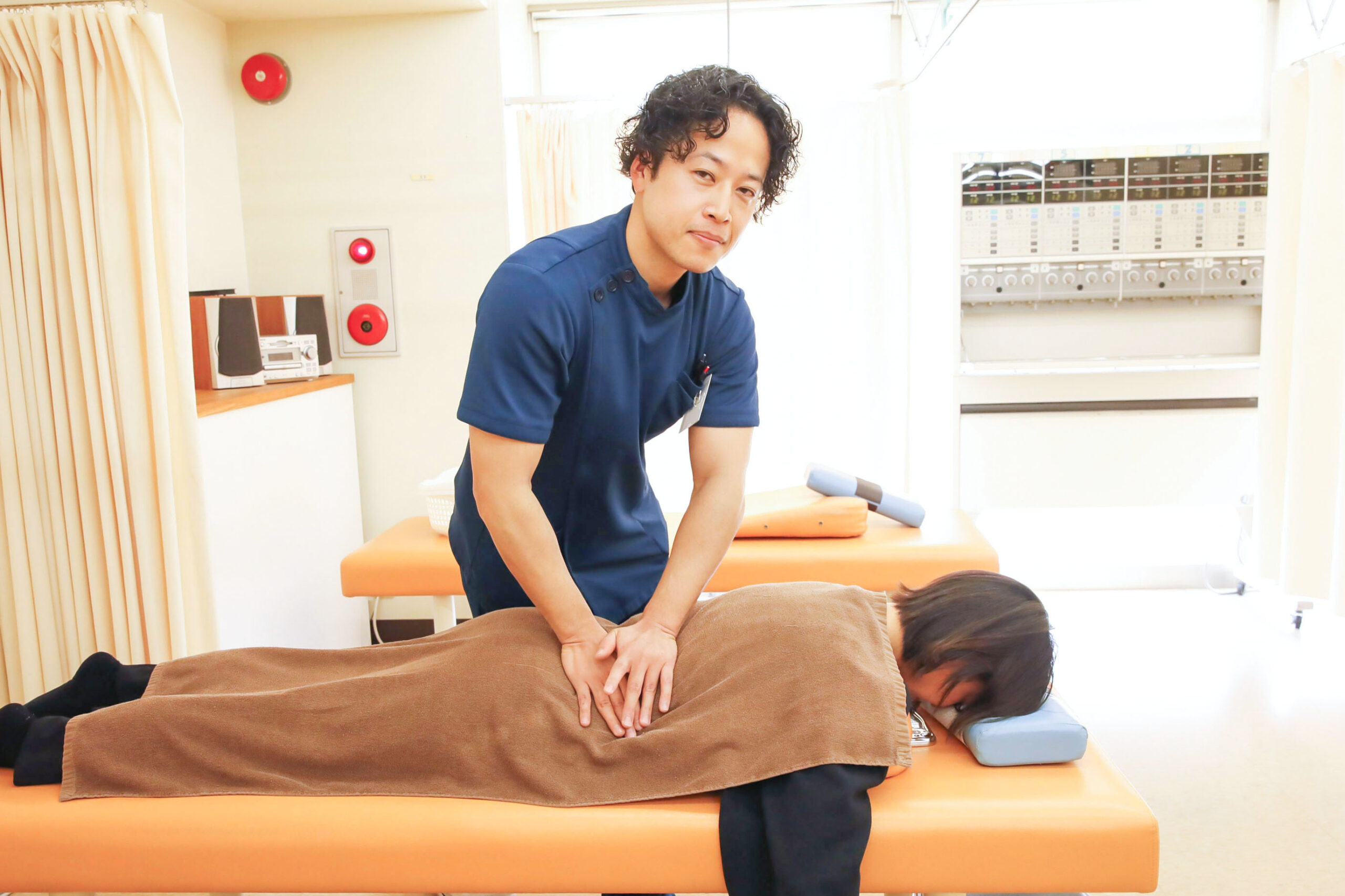 マッサージを行う森岩さん